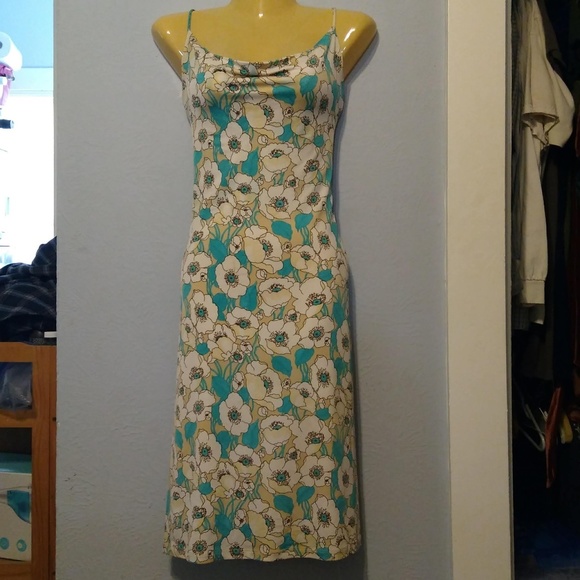 devon Dresses & Skirts - Beautiful Y2K backless floral dress